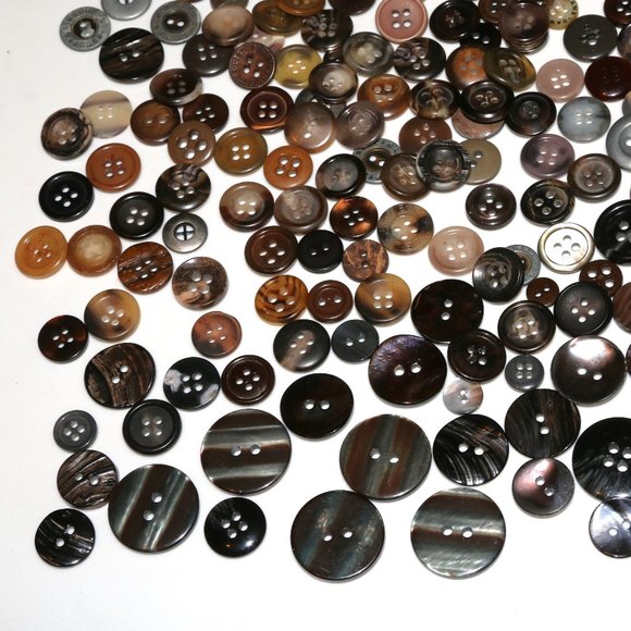 Variety estate bulk buttons lot, some vintage oyster shell / marbled look 323pcs - Picture 4 of 10